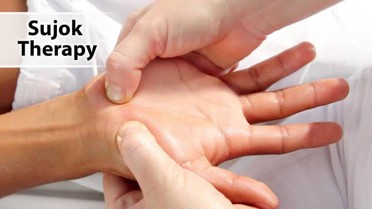 Sujok therapy hand treatment